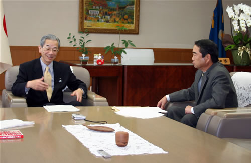 （左）石川知事・（右）伊藤会長